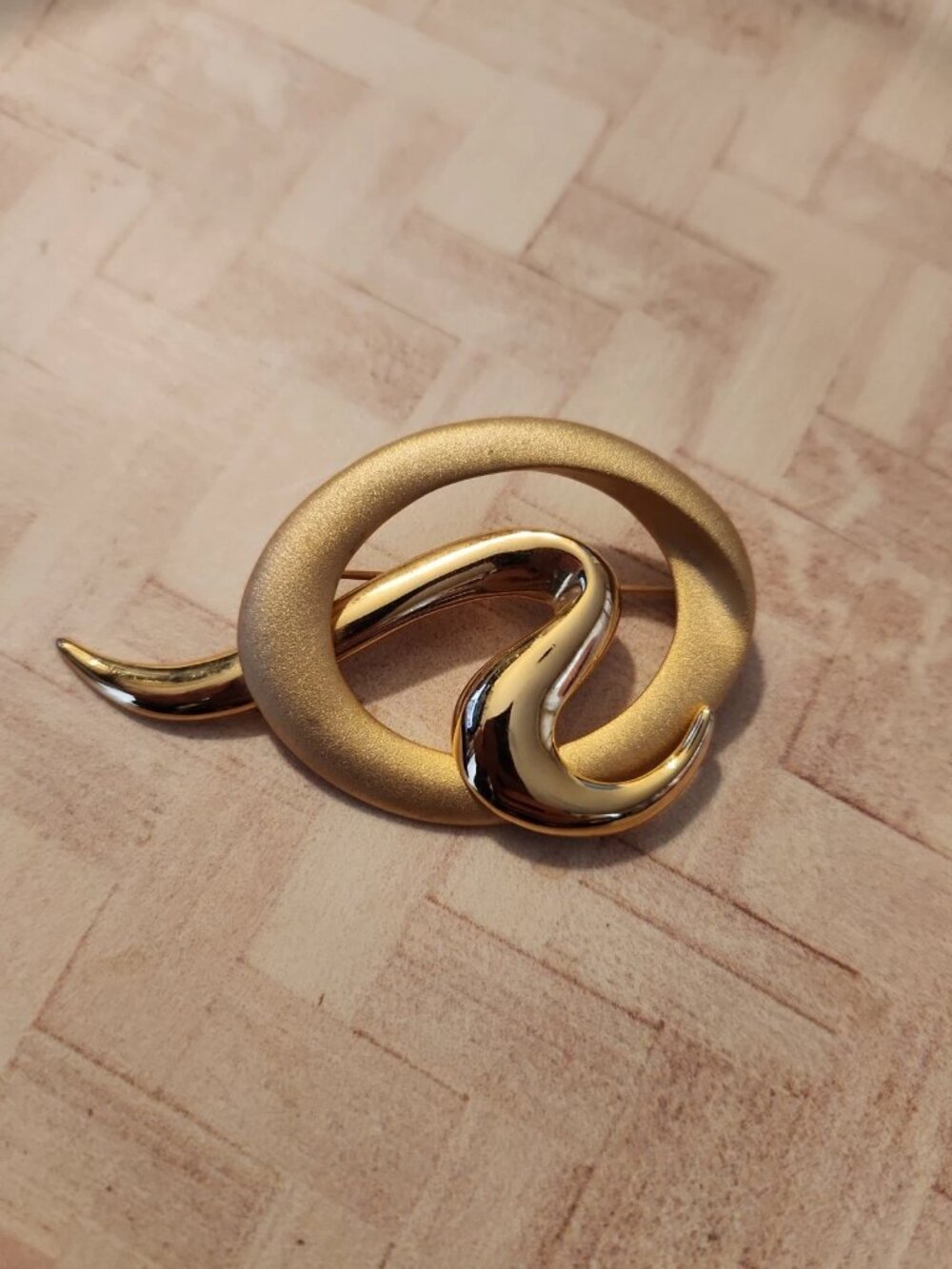 Circle swirl gold tone Tana brooch pin fashion jewelry